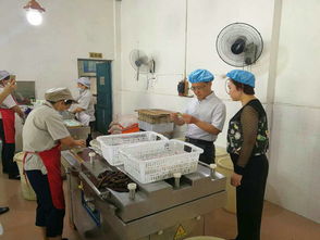 泸州市食药监局局长曾平深入合江县检查食品生产与经营环节